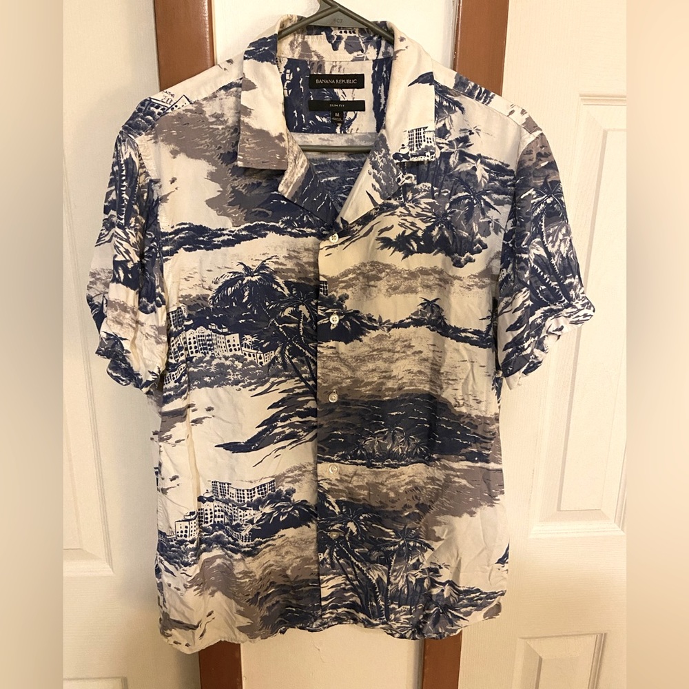 Banana Republic men’s camp-collar shirt